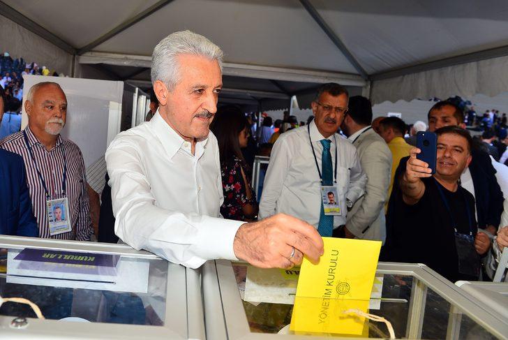 Fenerbahçe kongresinde oy kullanan ünlüler G2