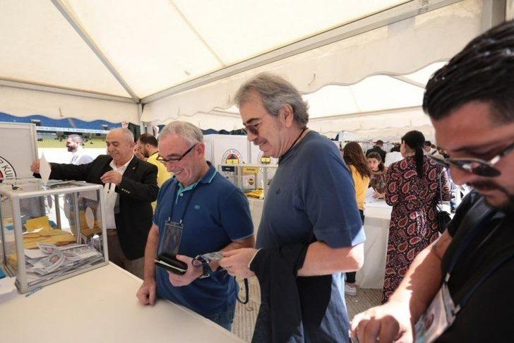 Fenerbahçe kongresinde oy kullanan ünlüler G5