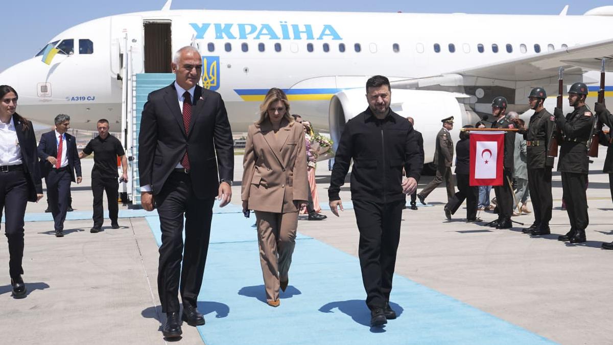 Bakan Ersoy, Zelenskı yi Esenboğa da karşıladı 2