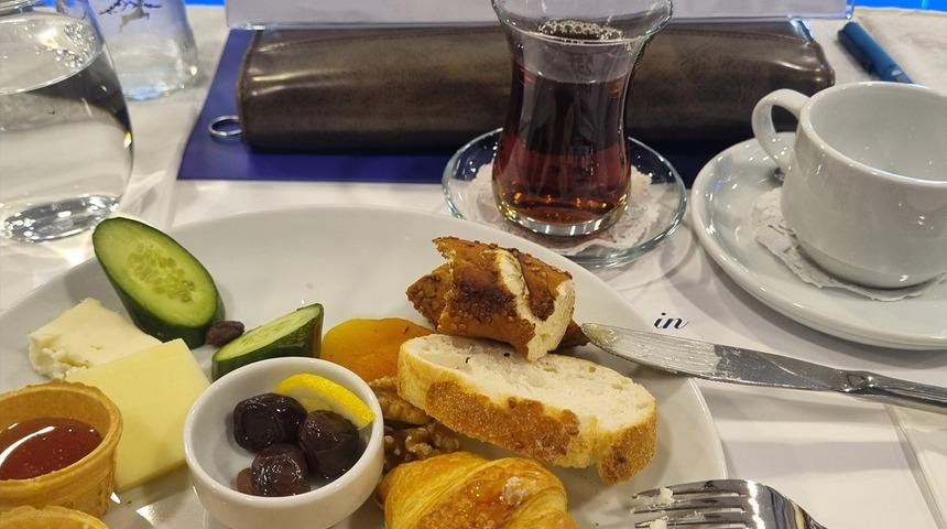 NATO Zirvesi'nde bal ve kaymak ikramı g&uuml;ndem oldu