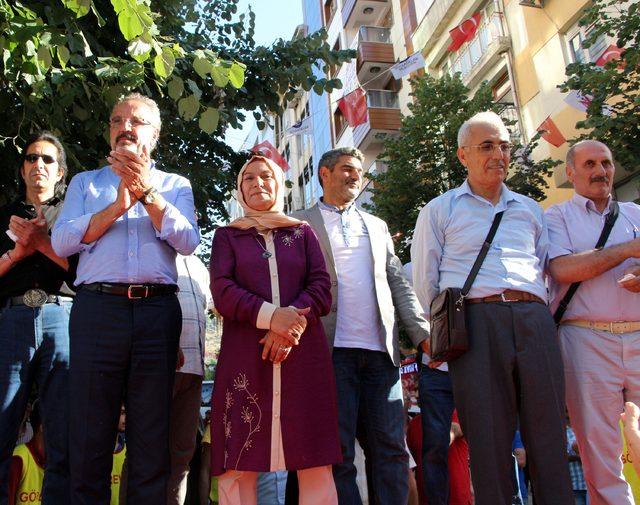 Manisa'da HDP'nin konvoyunda gerginlik