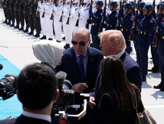 Tarihi kareler! Cumhurbaşkanı Erdoğan, Trump'ı b&ouml;yle karşıladı