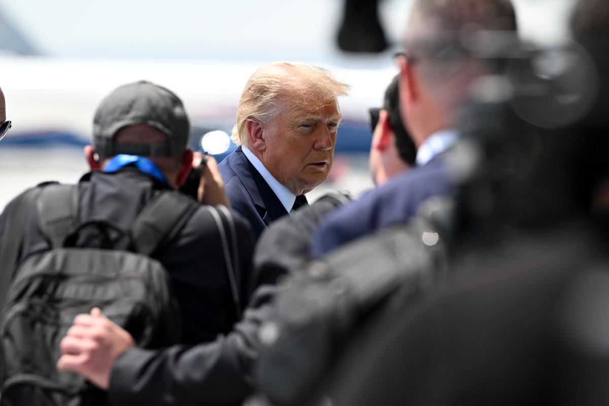 Tarihi kareler! Cumhurbaşkanı Erdoğan, Trump ı böyle karşıladı 8