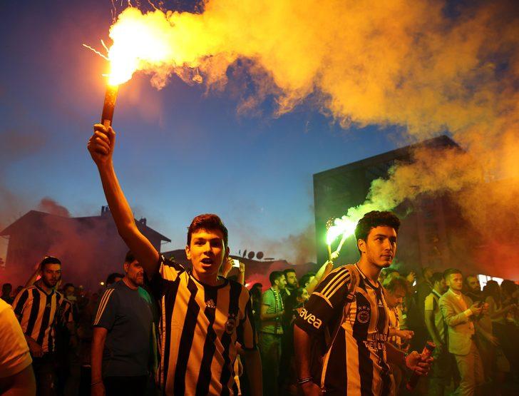 Ali Koç'un başkanlığı Kadıköy'de coşkuyla kutlandı
