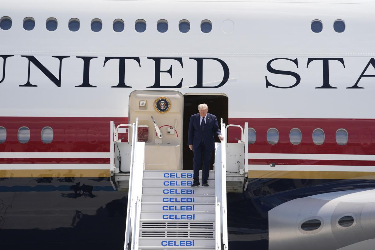 Tarihi kareler! Cumhurbaşkanı Erdoğan, Trump ı böyle karşıladı 2