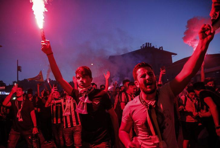 Ali Koç'un başkanlığı Kadıköy'de coşkuyla kutlandı