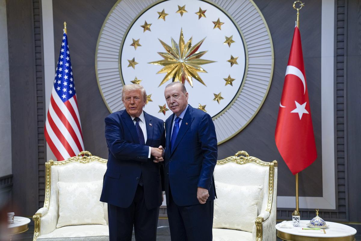 Tarihi kareler! Cumhurbaşkanı Erdoğan, Trump ı böyle karşıladı 9