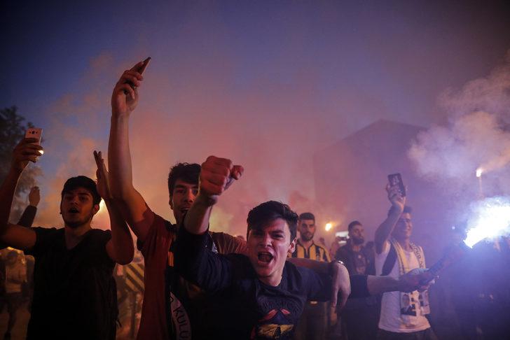 Ali Koç'un başkanlığı Kadıköy'de coşkuyla kutlandı