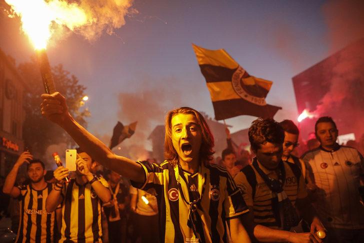 Ali Koç'un başkanlığı Kadıköy'de coşkuyla kutlandı