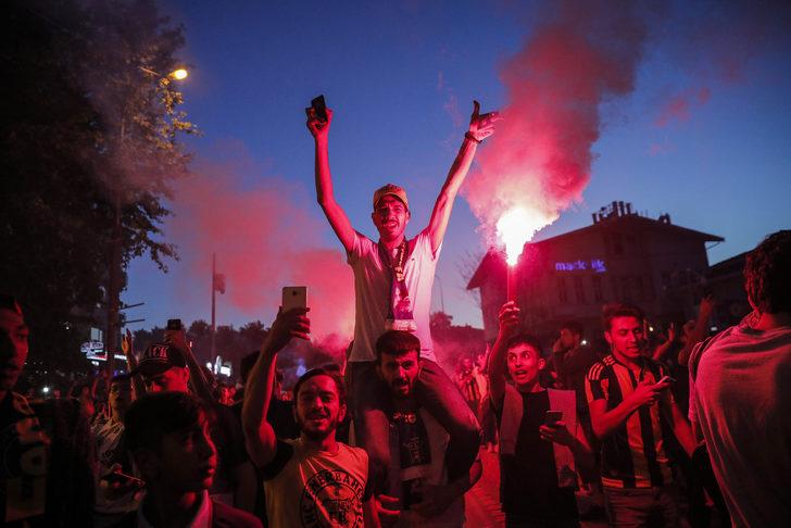 Ali Koç'un başkanlığı Kadıköy'de coşkuyla kutlandı