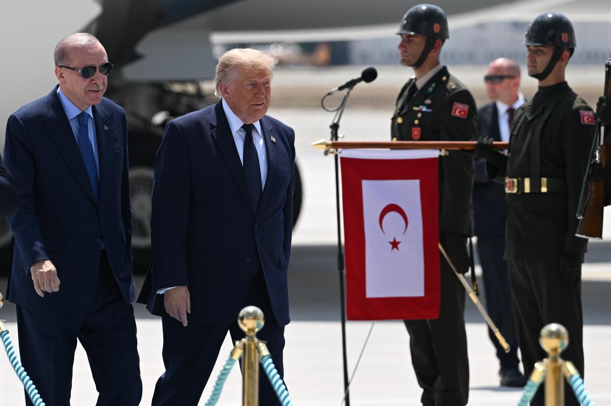 Tarihi kareler! Cumhurbaşkanı Erdoğan, Trump ı böyle karşıladı 6