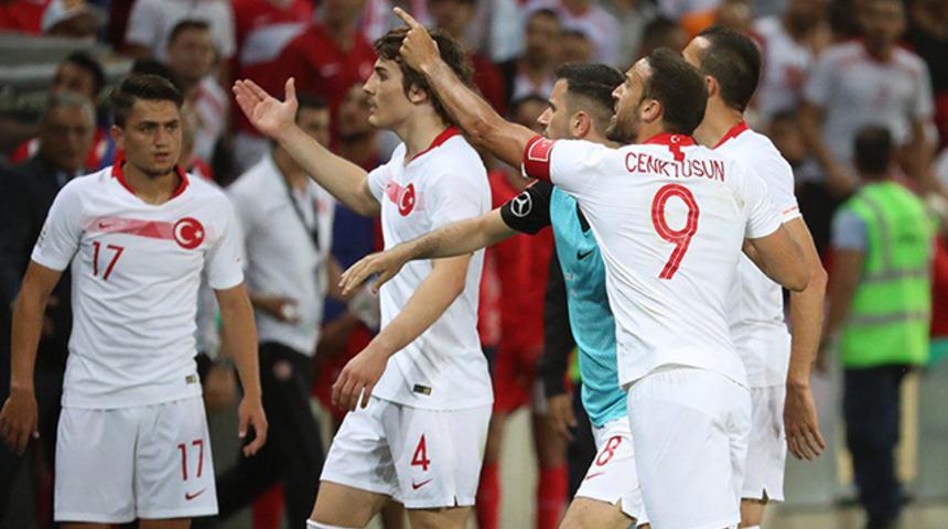 Cenk Tosun A Milli Takım kampından ayrıldı!