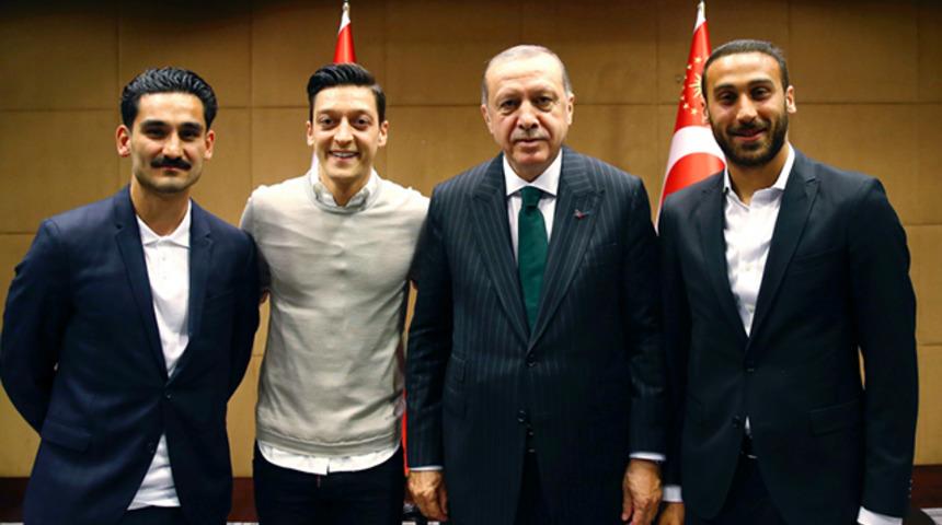 Thomas Müller'den Mesut Özil ve İlkay Gündoğan'a destek!