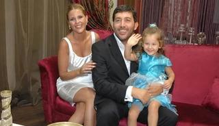 Kızı Duru ile sahneye &ccedil;ıktı! ''Annesinin kopyası''