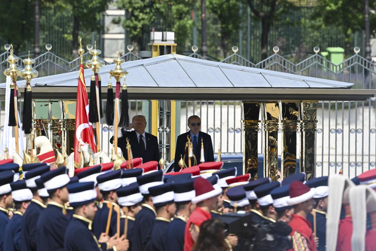Tarihi kareler! Cumhurbaşkanı Erdoğan, Trump ı böyle karşıladı 2