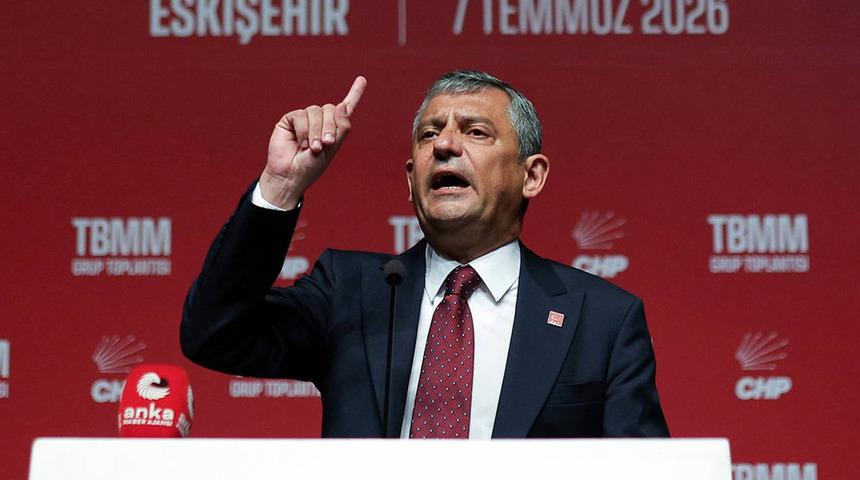 &Ouml;zel'den 'yeni parti' sorusuna yanıt: "Vatandaş bizden ileride gidiyor"