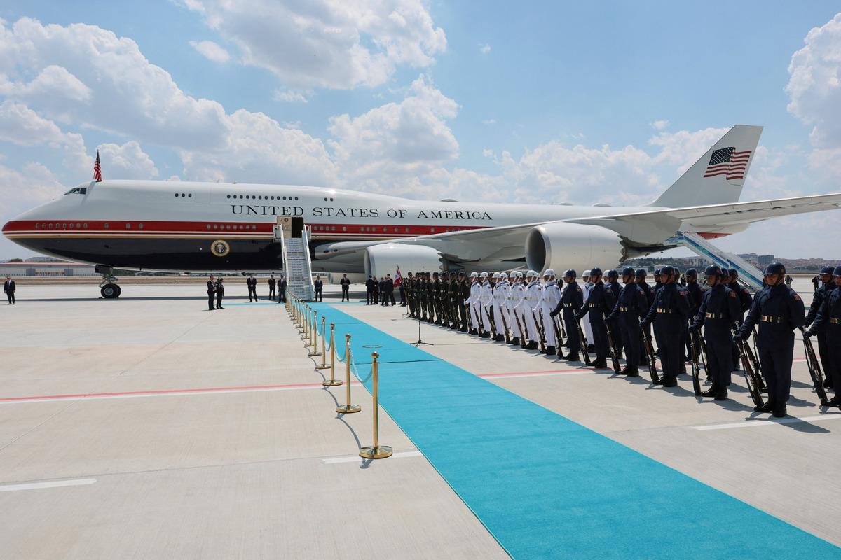 NATO karşılamasında ezber bozan detay! Renk tercihi dikkat çekti 1