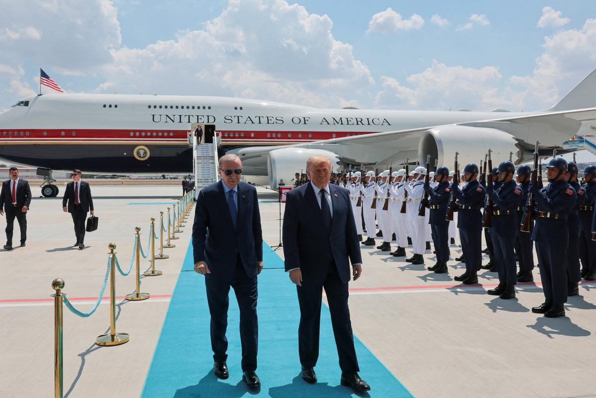 NATO karşılamasında ezber bozan detay! Renk tercihi dikkat çekti 2