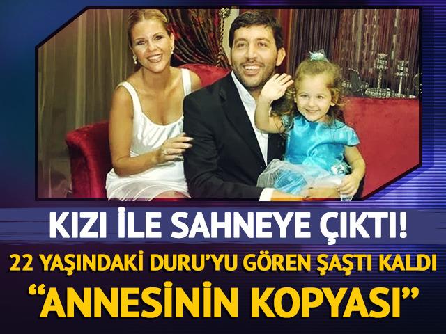 Kızı Duru ile sahneye &ccedil;ıktı! ''Annesinin kopyası'' 