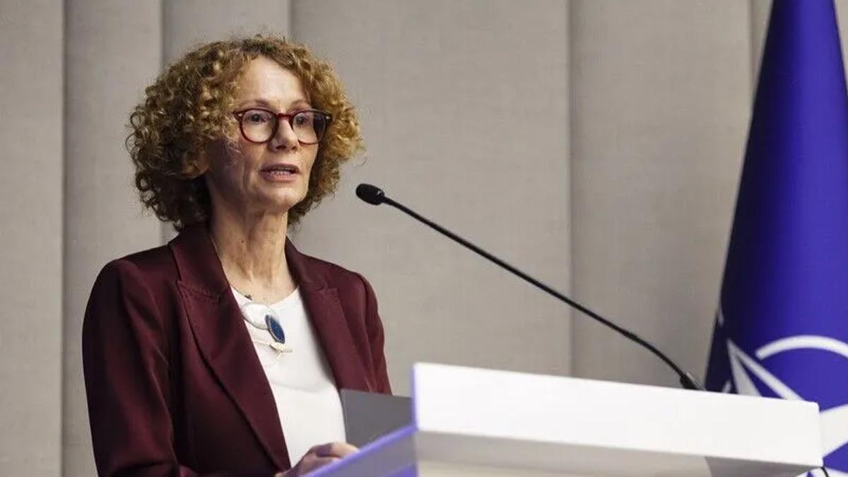 NATO Zirvesi nde Cumhurbaşkanı Erdoğan ve eşi Emine Erdoğan liderleri Külliye de karşıladı! 6