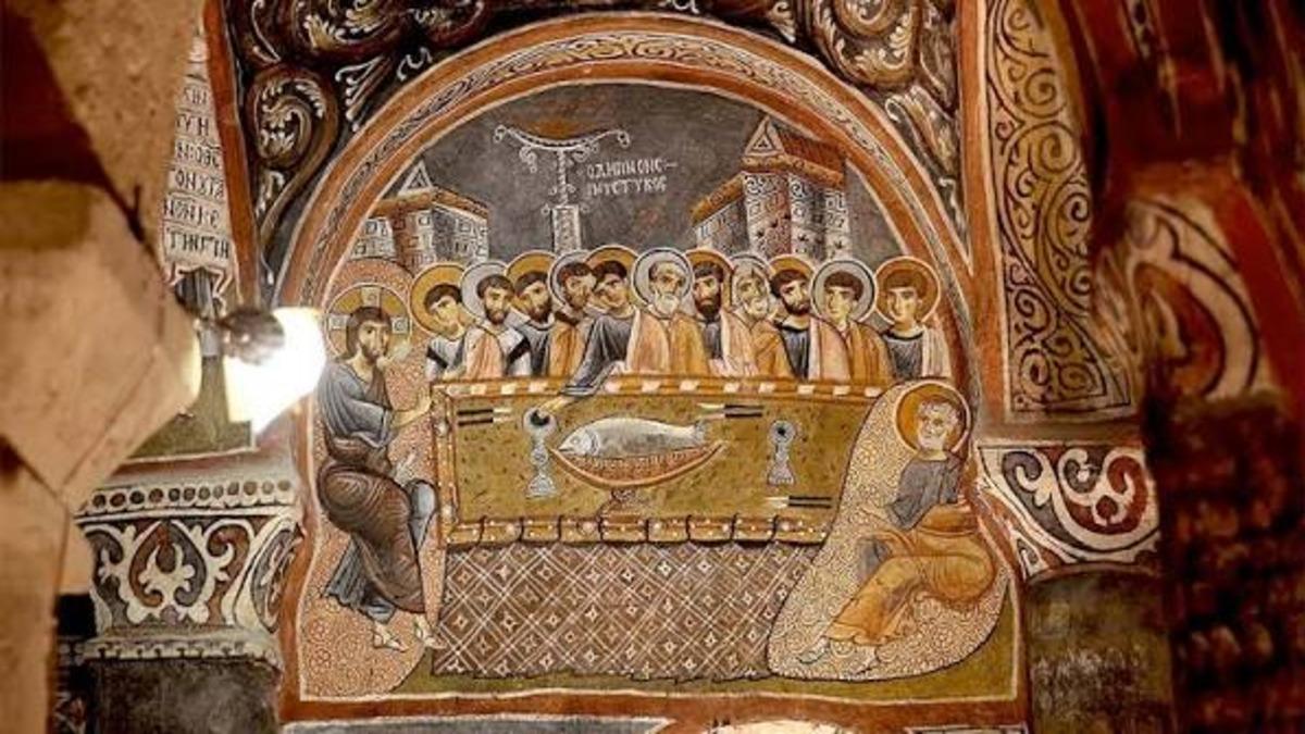 Delik deşik kayaların arasında! Dünya bu freskleri görmeye o ilimize akın ediyor 2