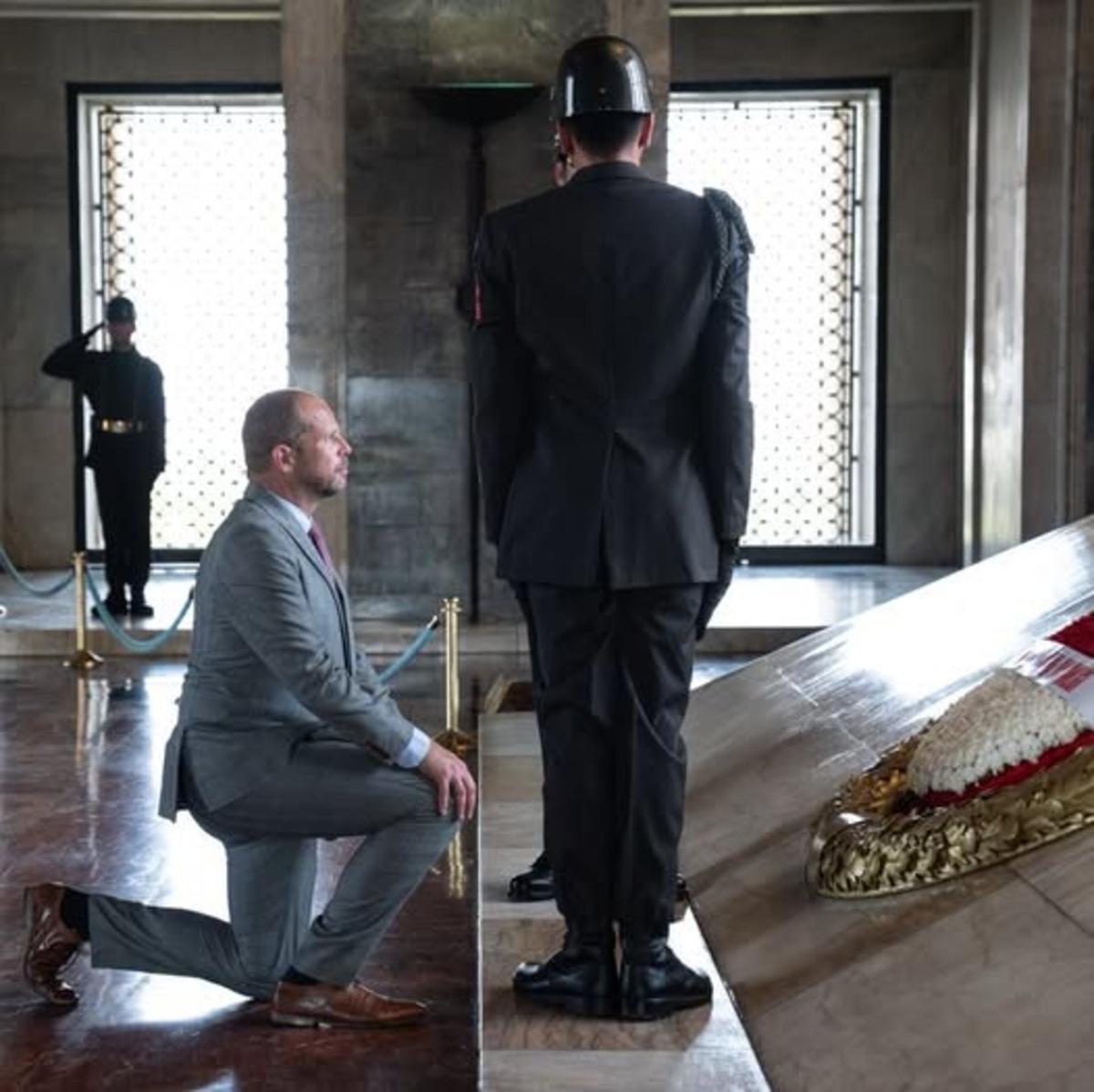 Belçikalı bakanın Ankara daki pozu gündem oldu! Uyarı gelince fotoğrafı sildi 4
