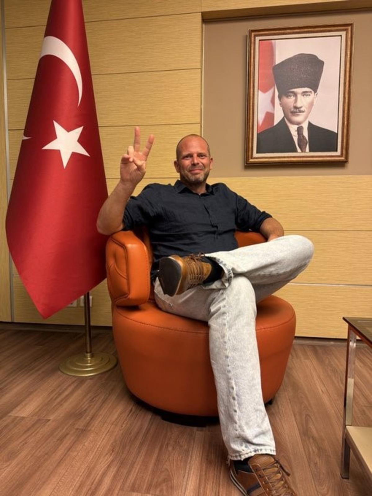 Belçikalı bakanın Ankara daki pozu gündem oldu! Uyarı gelince fotoğrafı sildi 1