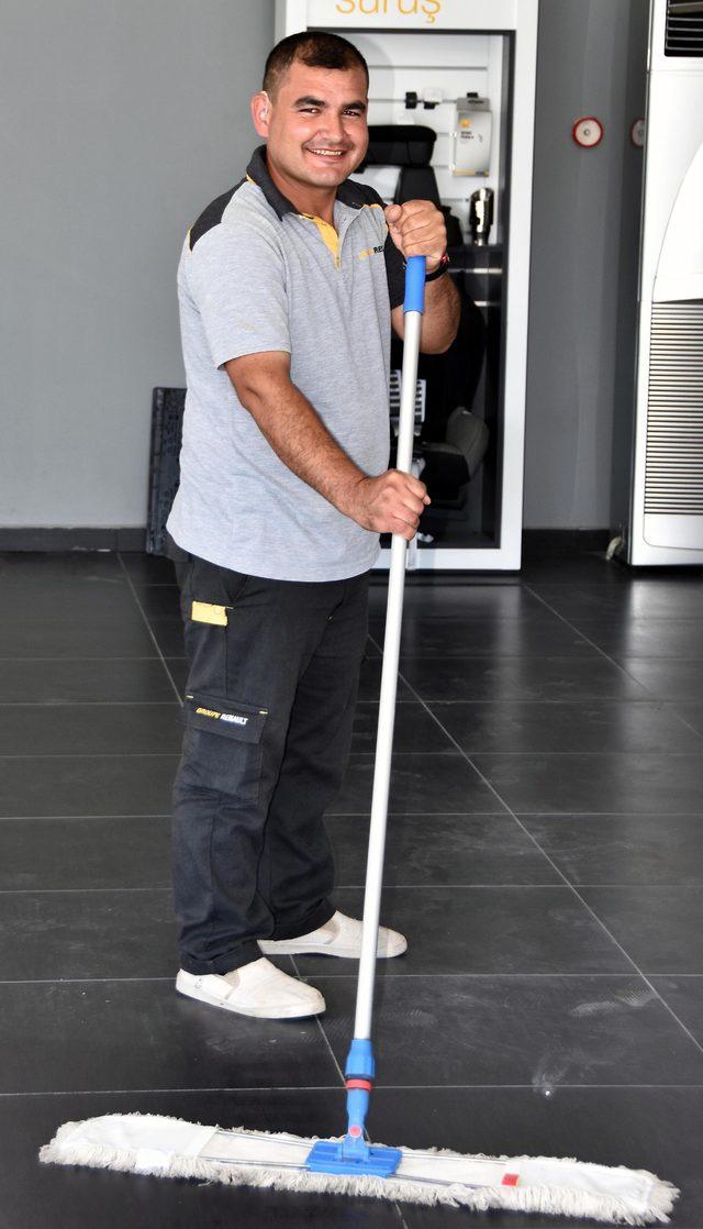 Patronunun aldığı işitme cihazıyla 30 yıl sonra ilk kez duydu 4