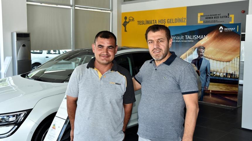 Patronunun aldığı işitme cihazıyla 30 yıl sonra ilk kez duydu