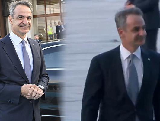 Dikkat &ccedil;eken an! Mi&ccedil;otakis geldiği sırada 'Ceddin Deden, Neslin Baban' marşı &ccedil;alındı