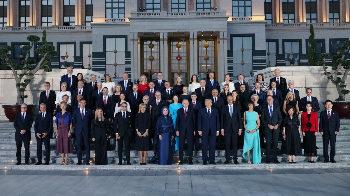 Ankara da kritik NATO Zirvesi: Aile fotoğrafı çekildi 4