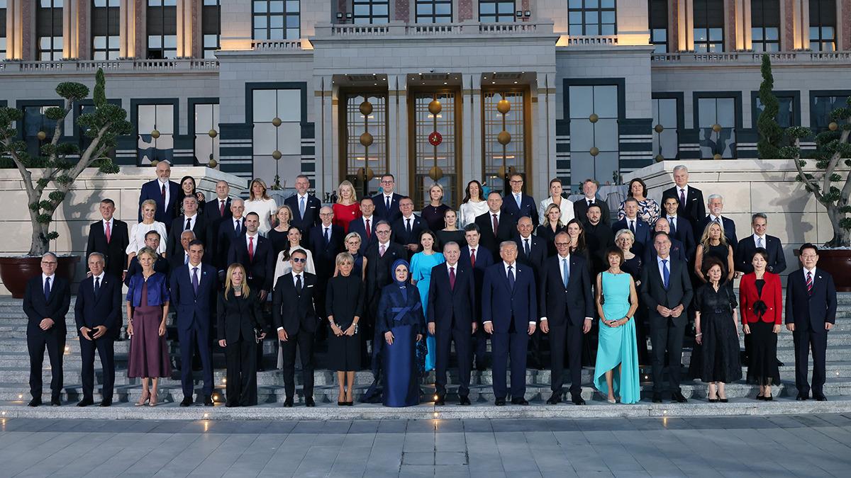 Ankara'da kritik NATO Zirvesi: Aile fotoğrafı çekildi