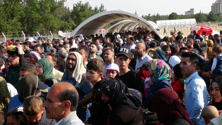 Kilis'te bayrama giden Suriyeliler izdihama yol açtı
