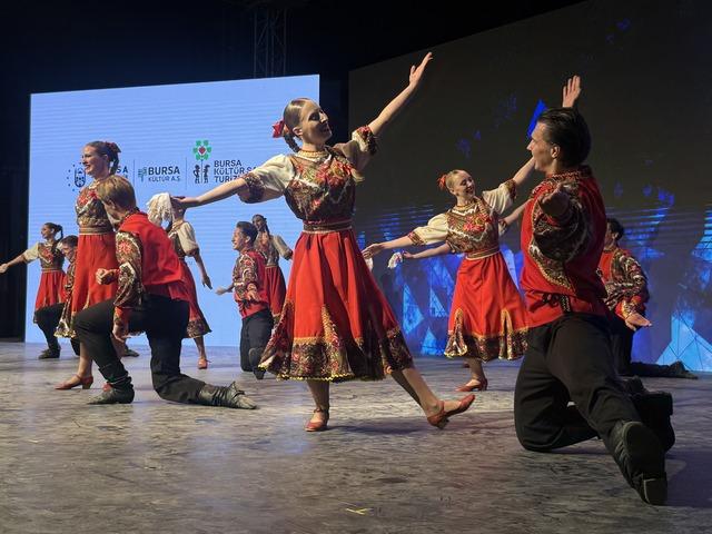 Bursa da "Uluslararası Altın Karagöz Halk Dansları Yarışması" başladı 8