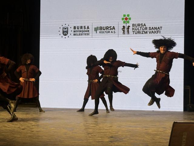 Bursa da "Uluslararası Altın Karagöz Halk Dansları Yarışması" başladı 5