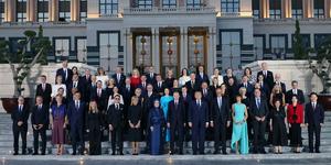 NATO aile fotoğrafındaki detay d&uuml;nyada g&uuml;ndem oldu! Bir &uuml;lke iki lider