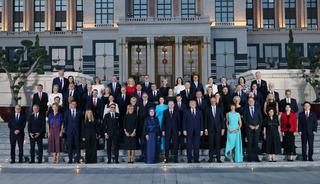 NATO aile fotoğrafındaki detay d&uuml;nyada g&uuml;ndem oldu! Bir &uuml;lke iki lider