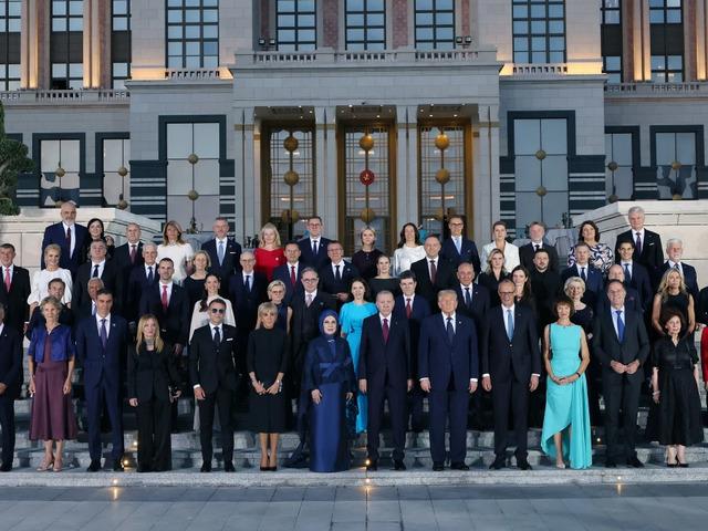 NATO aile fotoğrafındaki detay d&uuml;nyada g&uuml;ndem oldu! Bir &uuml;lke iki lider