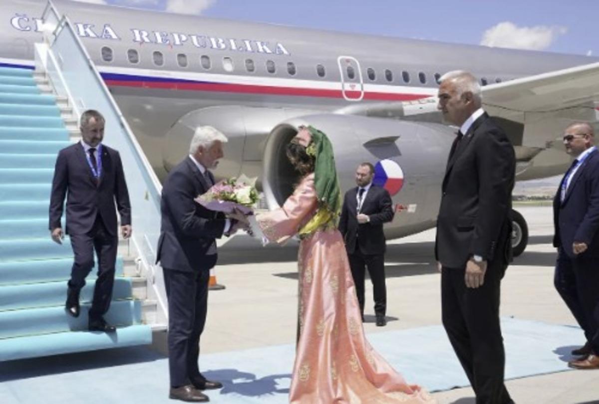 NATO aile fotoğrafındaki detay d&uuml;nyada g&uuml;ndem oldu! Bir &uuml;lke iki lider 1