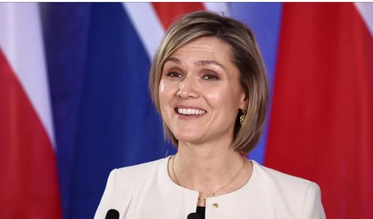 İzlanda Başbakanı Frostadottir in hayran bakışları g&uuml;ndem oldu 2