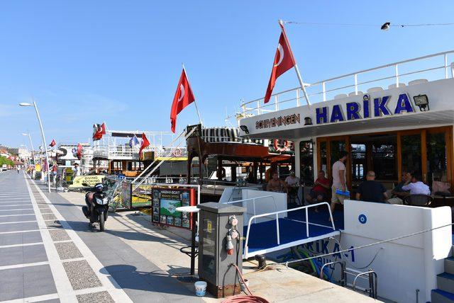 Marmaris'te teknelerde yüksek müzik ve köpük partisi yasaklandı
