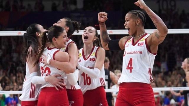 Sultanlar'dan müthiş başlangıç! Polonya'yı 3-1 ile geçtiler
