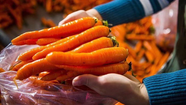 20'ler, 30'lar, 40'lar, 50'ler, 60'lar ve 70'ler... Yaşınıza göre yemeniz ve yememeniz gerekenler! O yaştan sonra çikolata yemelisiniz 'Tabağınızdakiler yaşlandıkça değişmeli' G1