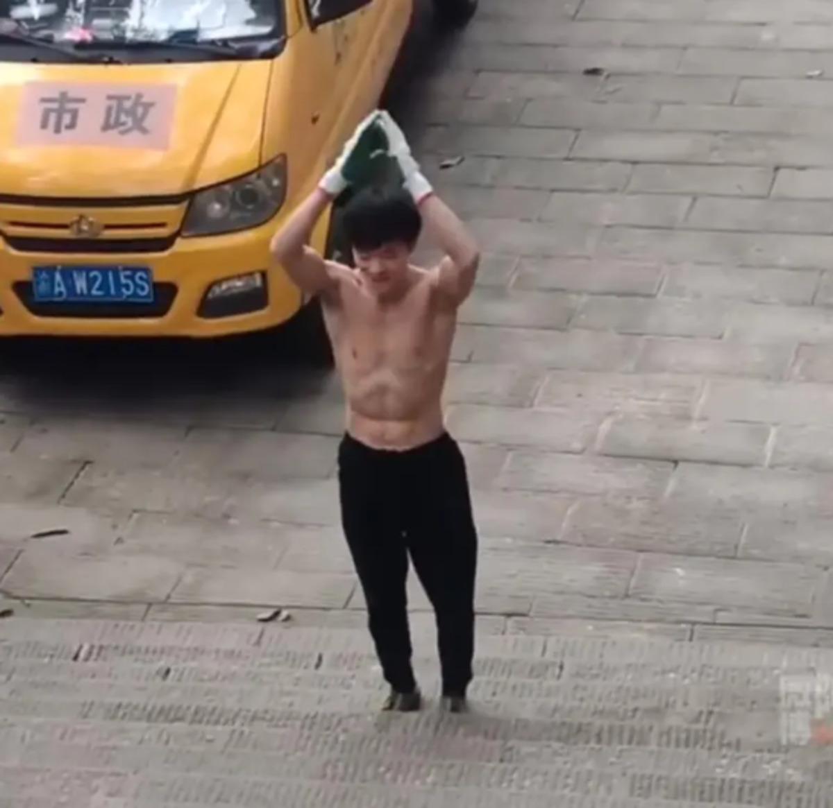 Görenler 30 sanıyor, yaşını duyan inanamıyor! Vücudunda sadece yüzde 3 yağ var 1