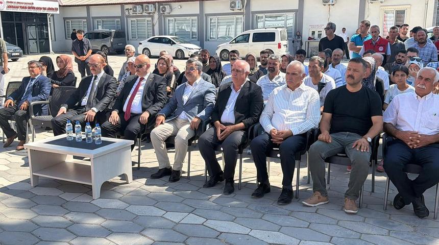 Adıyaman'da s&uuml;t sağım makineleri &uuml;reticilere dağıtıldı