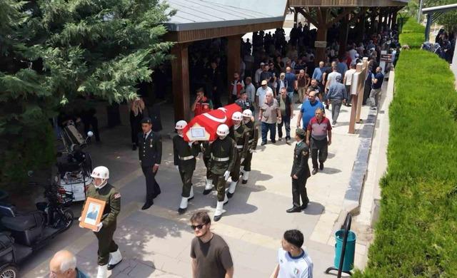 Kıbrıs Gazisi askeri t&ouml;renle son yolculuğuna uğurlandı 3