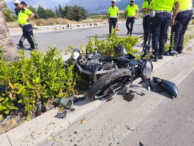 Ağaca çarpan motosikletin sürücüsü yaşam mücadelesini kaybetti 3