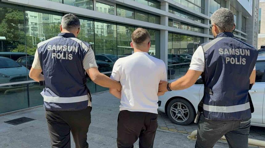 Eşine silah fotoğrafı g&ouml;nderen koca g&ouml;zaltına alındı