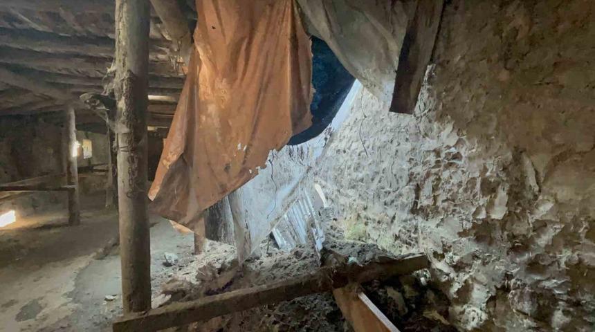 Kars&rsquo;ta sağanak yağış ahırı &ccedil;&ouml;kertti