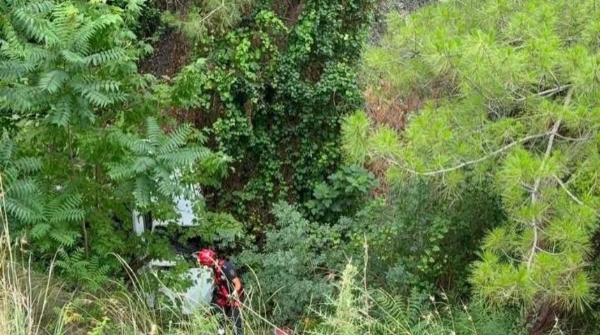 D&ouml;rtyol&rsquo;da u&ccedil;urumdan u&ccedil;an otomobilin s&uuml;r&uuml;c&uuml;s&uuml; yaralandı